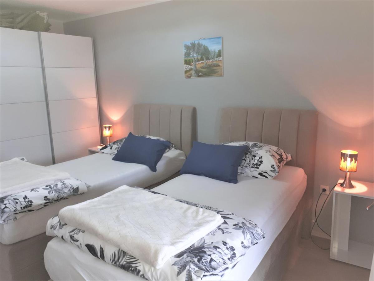 Apartment Lucija กอสเตรนา ภายนอก รูปภาพ