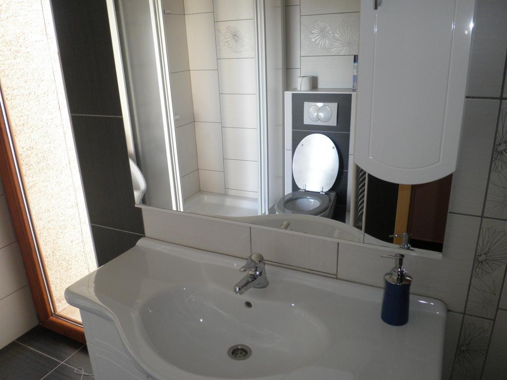 Apartment Lucija กอสเตรนา ภายนอก รูปภาพ