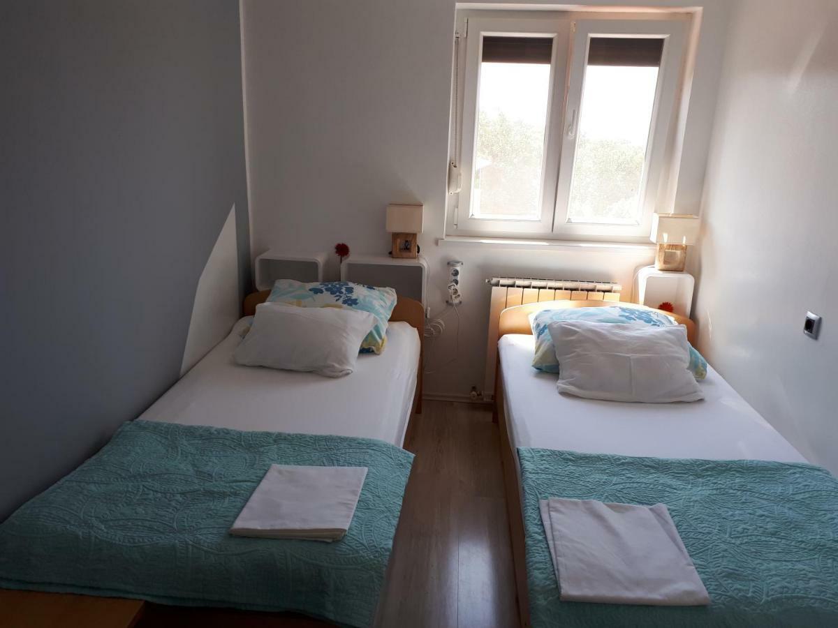 Apartment Lucija กอสเตรนา ภายนอก รูปภาพ